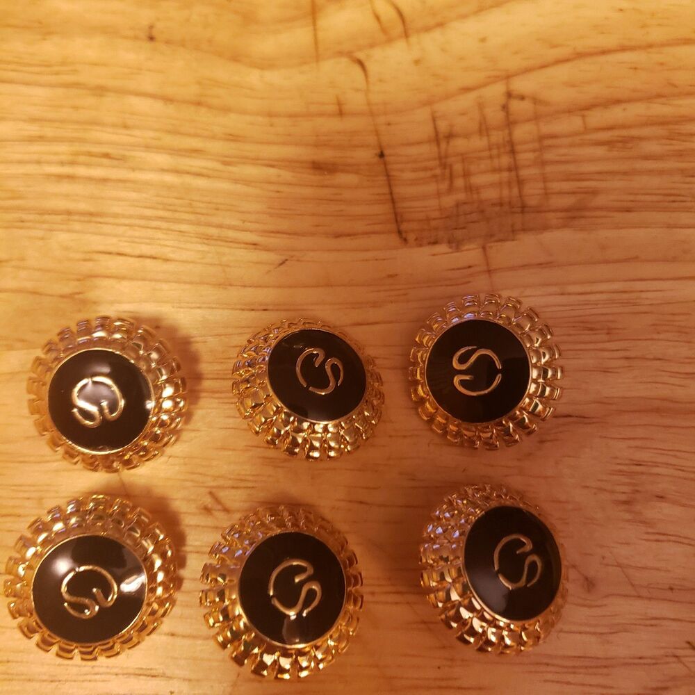 ST JOHN Replacement Buttons
6 pieces Gold Tone Black Enamel Logo
Excell Cond GGG